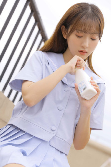看镜子里的我